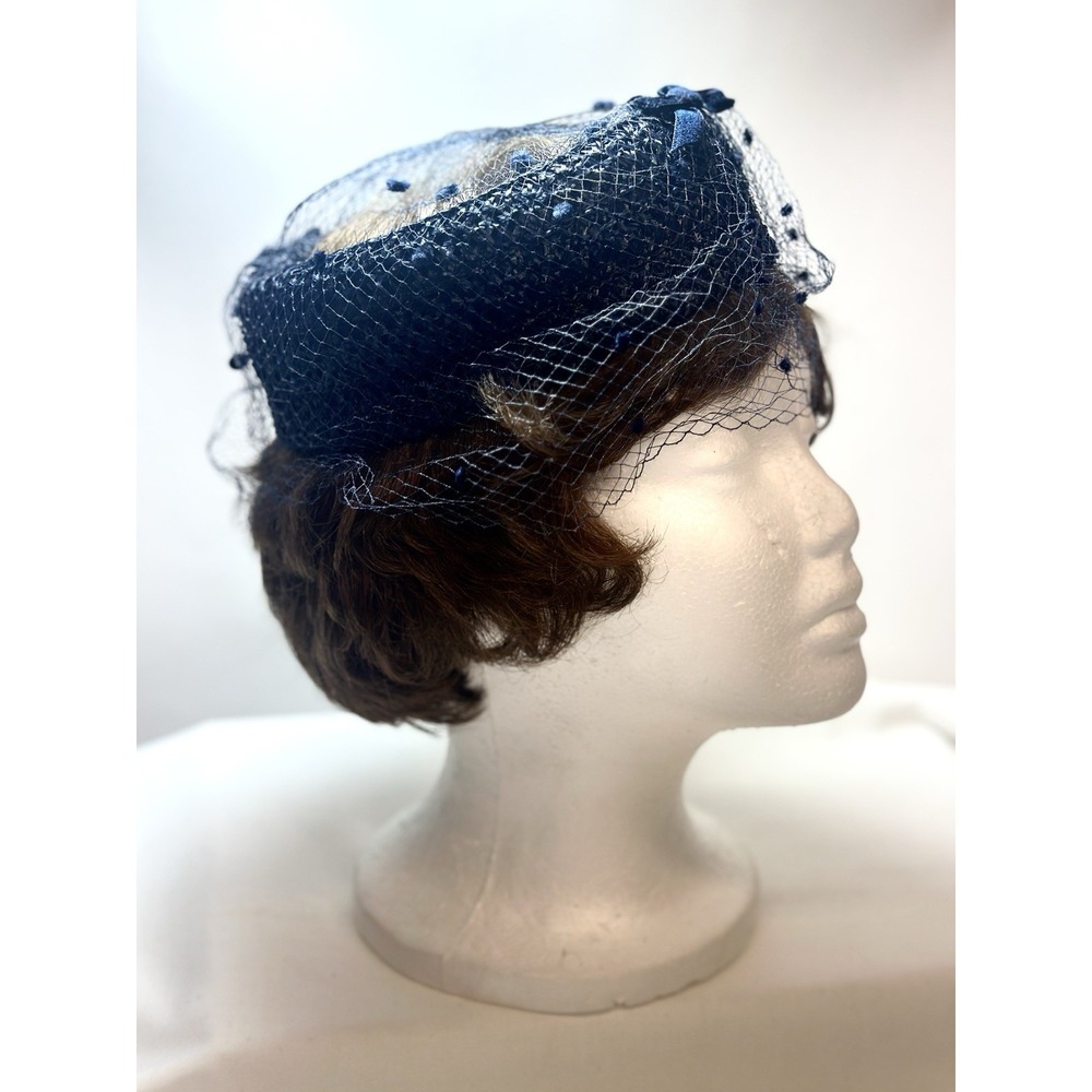 Union Made Women's Navy Hat With Netting on the open top/side. Union Made 1950's - Picture 2 of 12